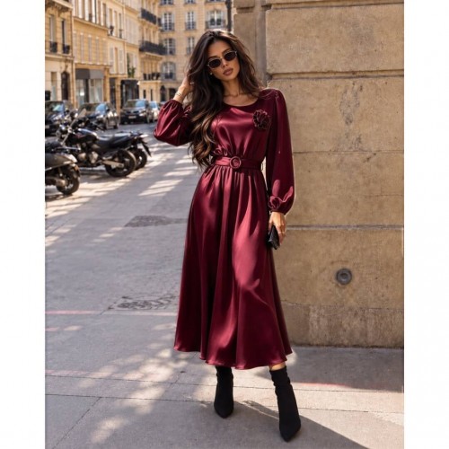 Φόρεμα satin midi με ζώνη μπορντό